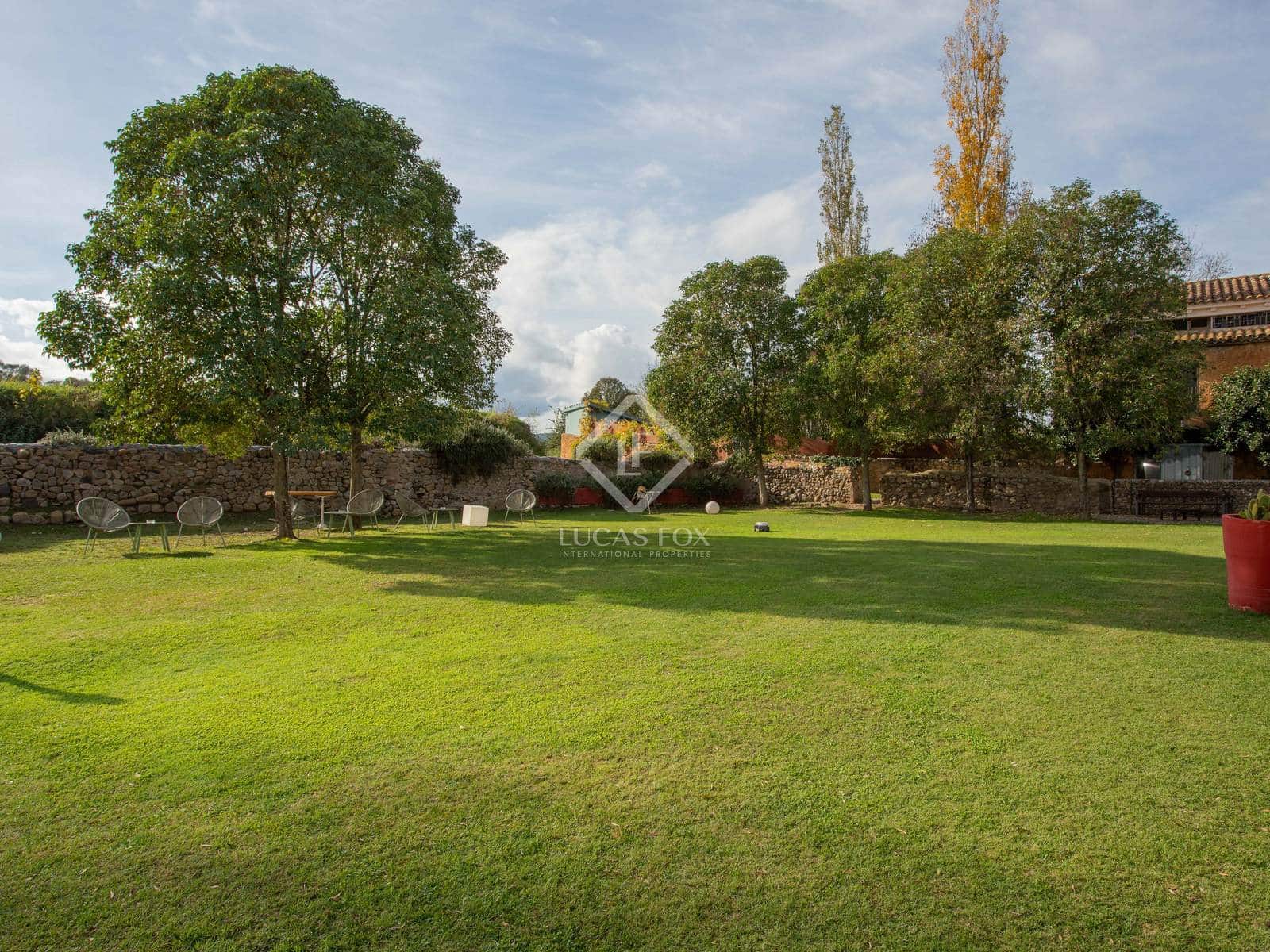 11 soveværelse Erhverv til salg i Cabanelles med swimmingpool garage - € 1.590.000 (Ref: 9193278)