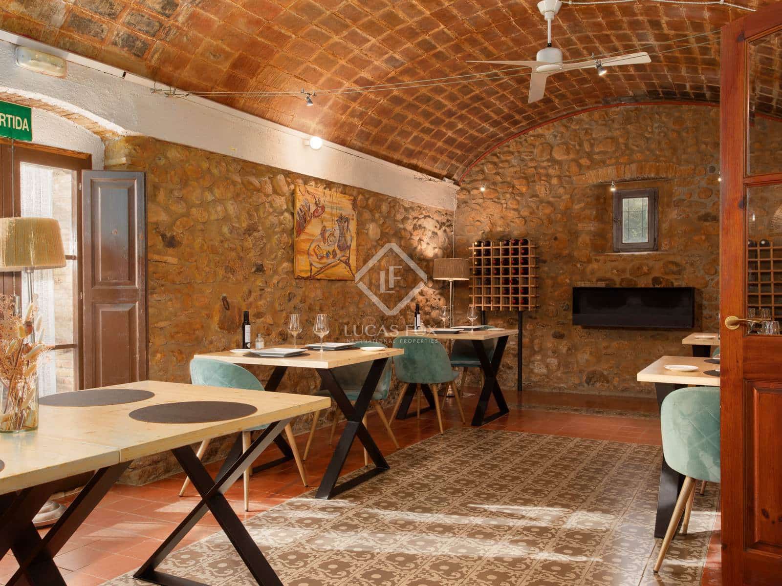 11 soveværelse Erhverv til salg i Cabanelles med swimmingpool garage - € 1.590.000 (Ref: 9193278)