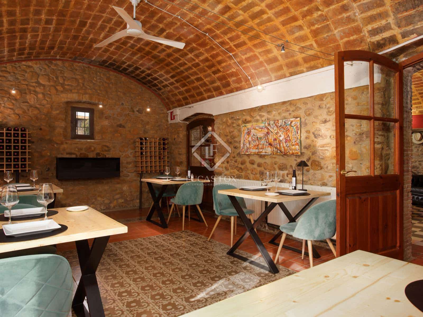 11 soveværelse Erhverv til salg i Cabanelles med swimmingpool garage - € 1.590.000 (Ref: 9193278)