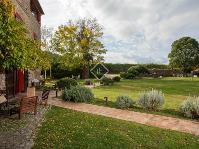 11 bedroom Commercial for sale in Cabanelles with pool garage - € 1,590,000 (Ref: 9193278)