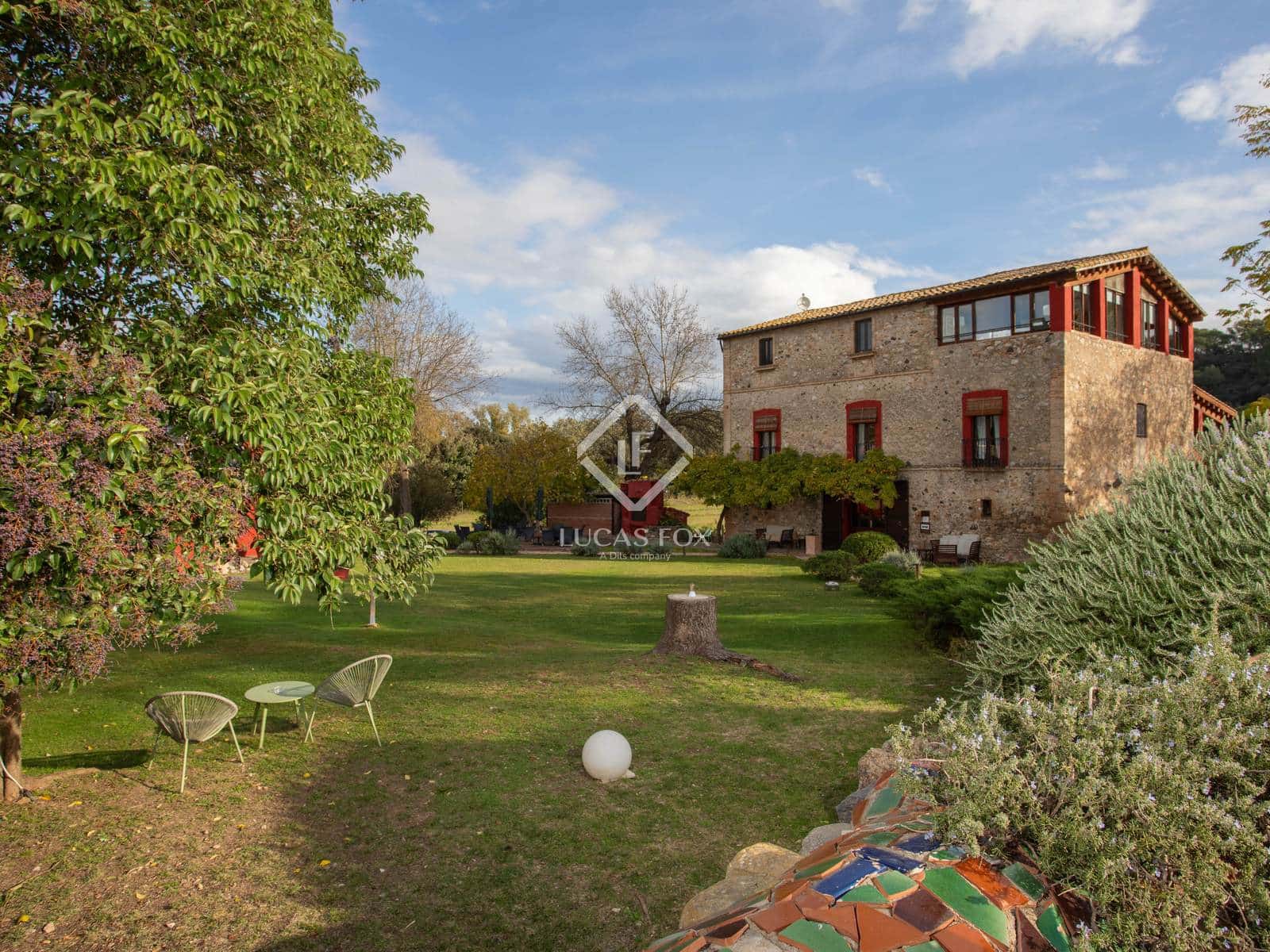 11 soveværelse Erhverv til salg i Cabanelles med swimmingpool garage - € 1.590.000 (Ref: 9193278)