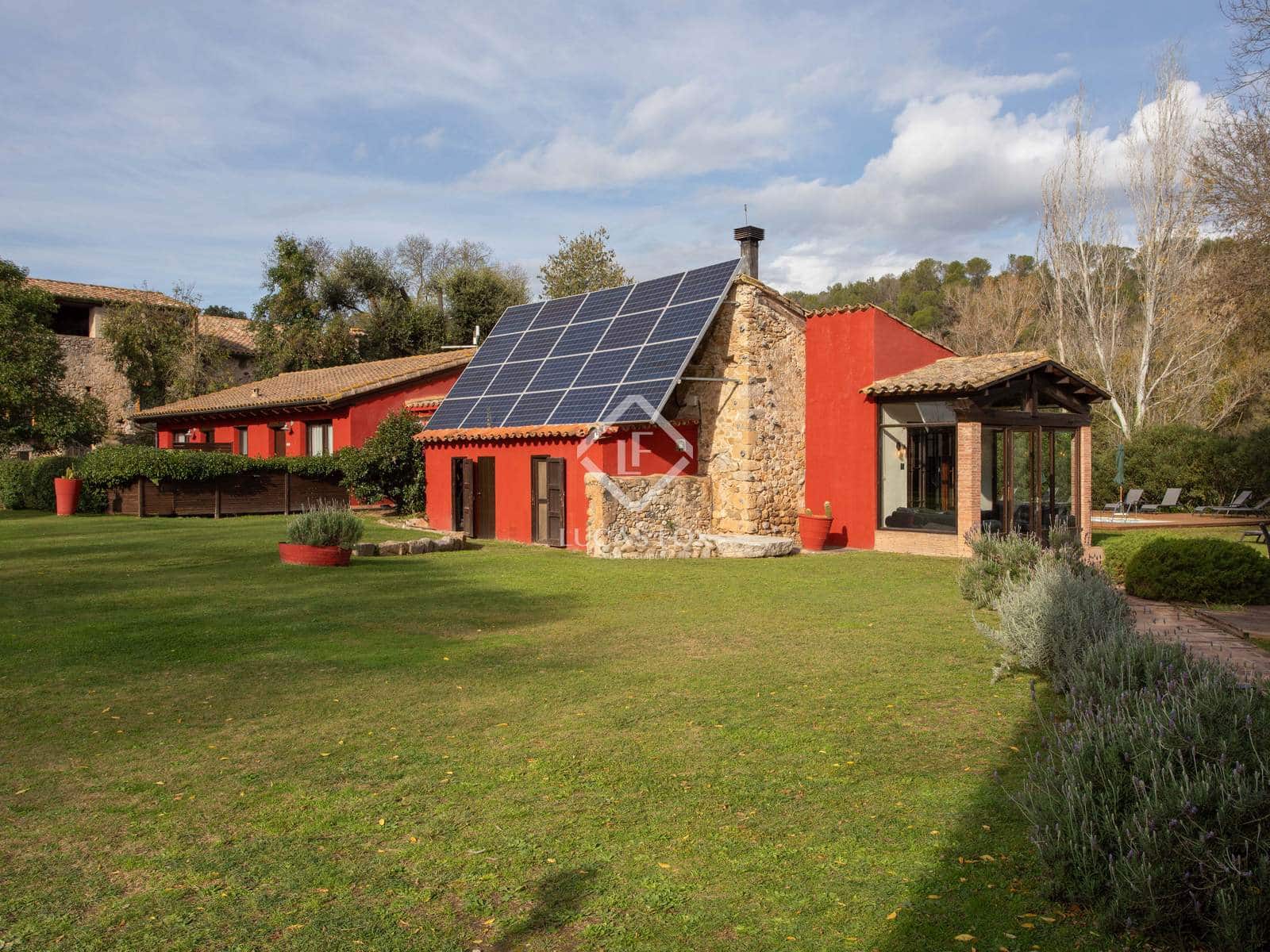 11 soveværelse Erhverv til salg i Cabanelles med swimmingpool garage - € 1.590.000 (Ref: 9193278)