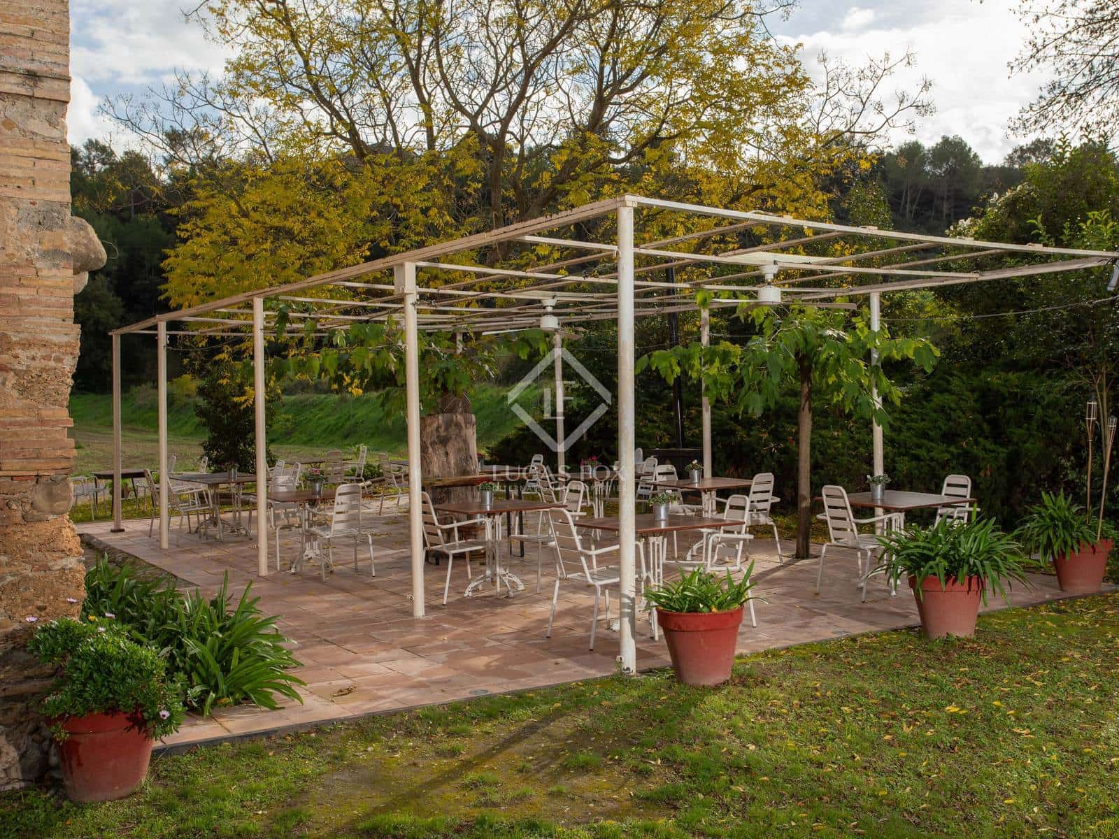 11 soveværelse Erhverv til salg i Cabanelles med swimmingpool garage - € 1.590.000 (Ref: 9193278)