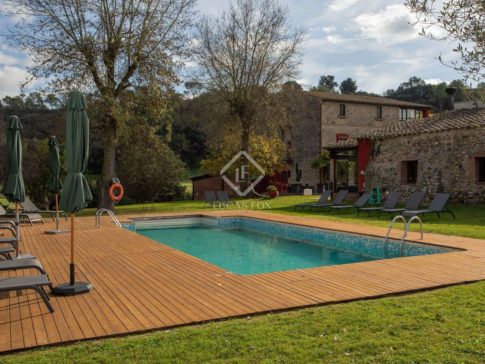 11 soveværelse Erhverv til salg i Cabanelles med swimmingpool garage - € 1.590.000 (Ref: 9193278)