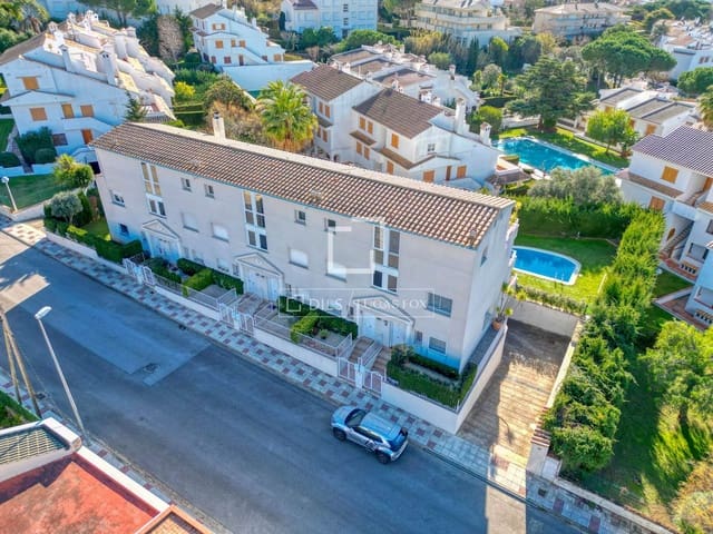 3 slaapkamer Villa te koop in S'Agaro, Castell-Platja d'Aro met zwembad garage - € 580.000 (Ref: 9198157)