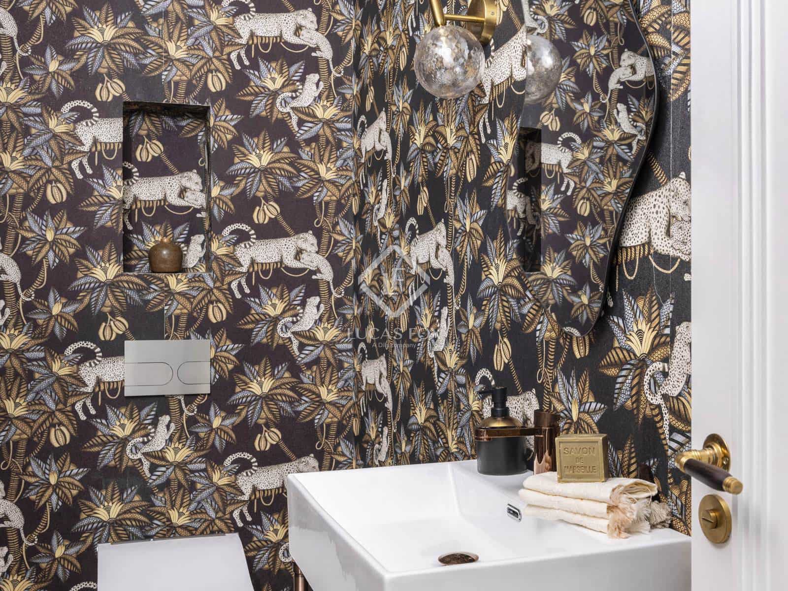 2 soveværelse Penthouse til salg i Madrid by med swimmingpool garage - € 5.900.000 (Ref: 9199923)