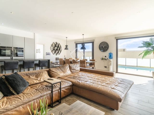 4 makuuhuone Huvila myytävänä paikassa Calpe / Calp mukana uima-altaan 
autotalli - 1 300 000 € (Ref: 9201957)