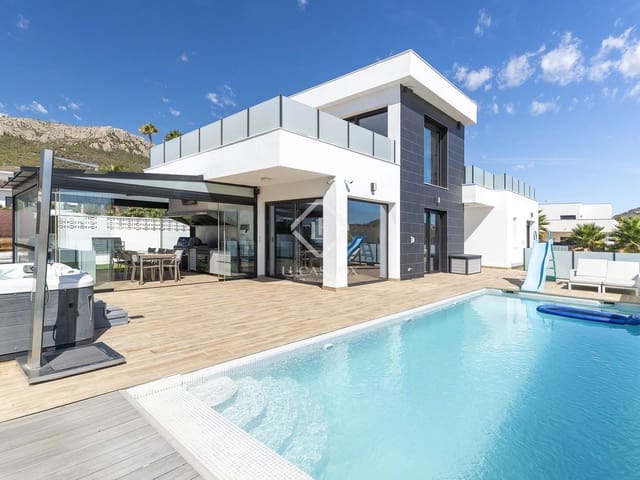 4 makuuhuone Huvila myytävänä paikassa Calpe / Calp mukana uima-altaan 
autotalli - 1 300 000 € (Ref: 9201957)