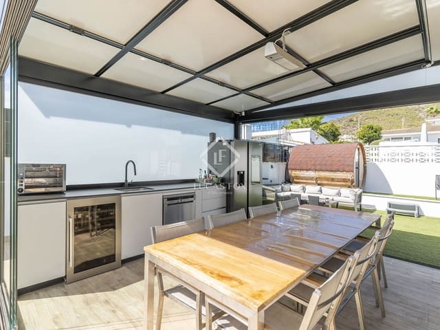 4 makuuhuone Huvila myytävänä paikassa Calpe / Calp mukana uima-altaan 
autotalli - 1 300 000 € (Ref: 9201957)