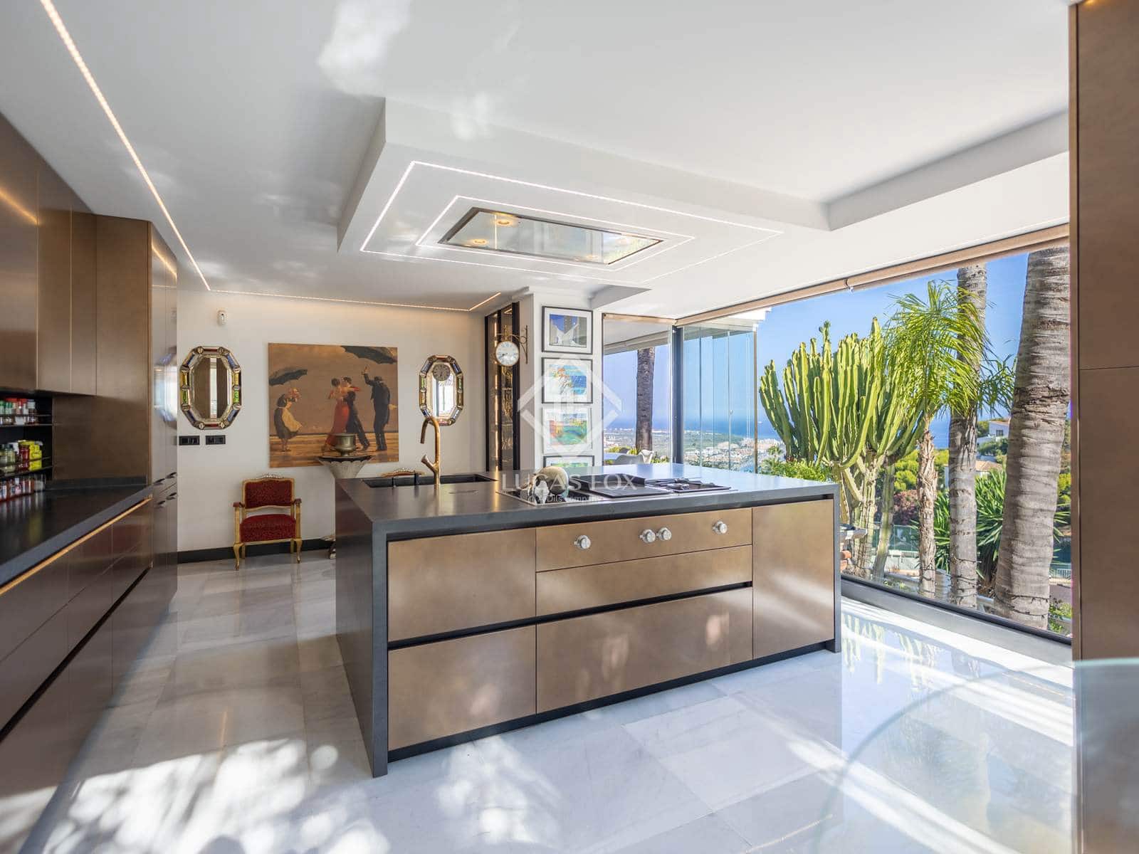 5 sypialnia Willa na sprzedaż w Salobrena z basenem garażem - 2 495 000 € (Ref: 9202881)