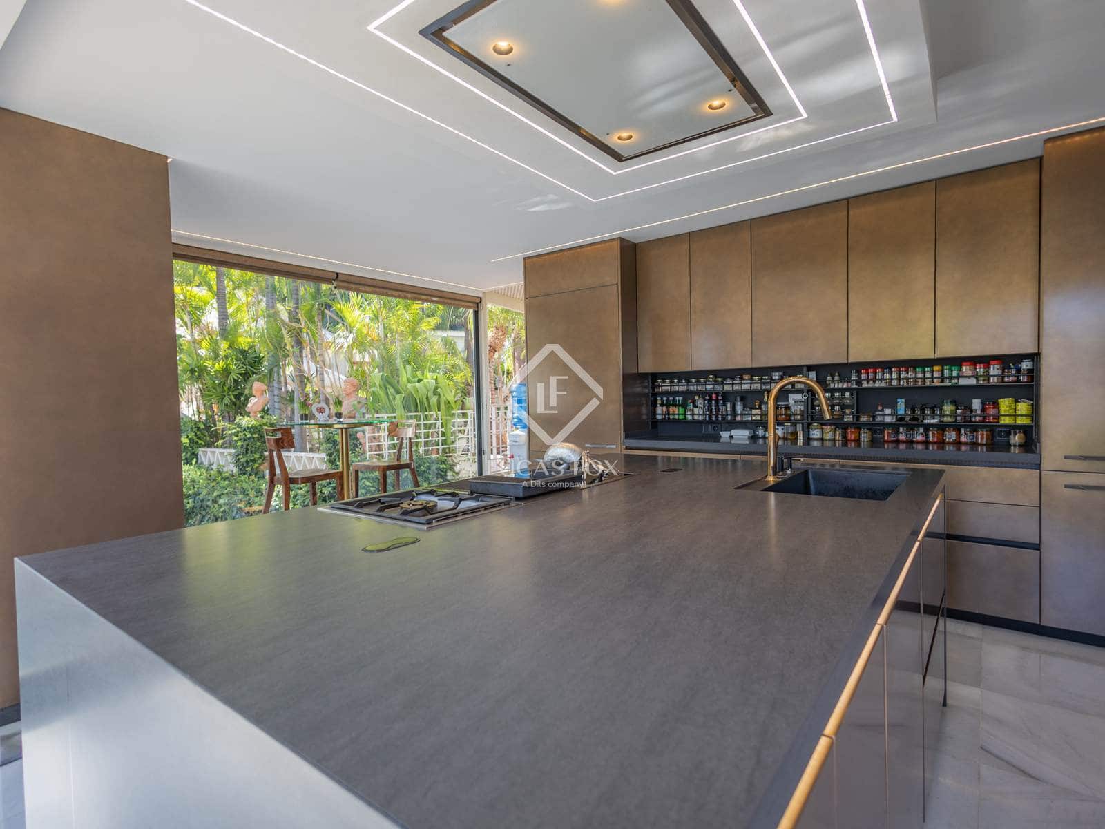 5 sypialnia Willa na sprzedaż w Salobrena z basenem garażem - 2 495 000 € (Ref: 9202881)