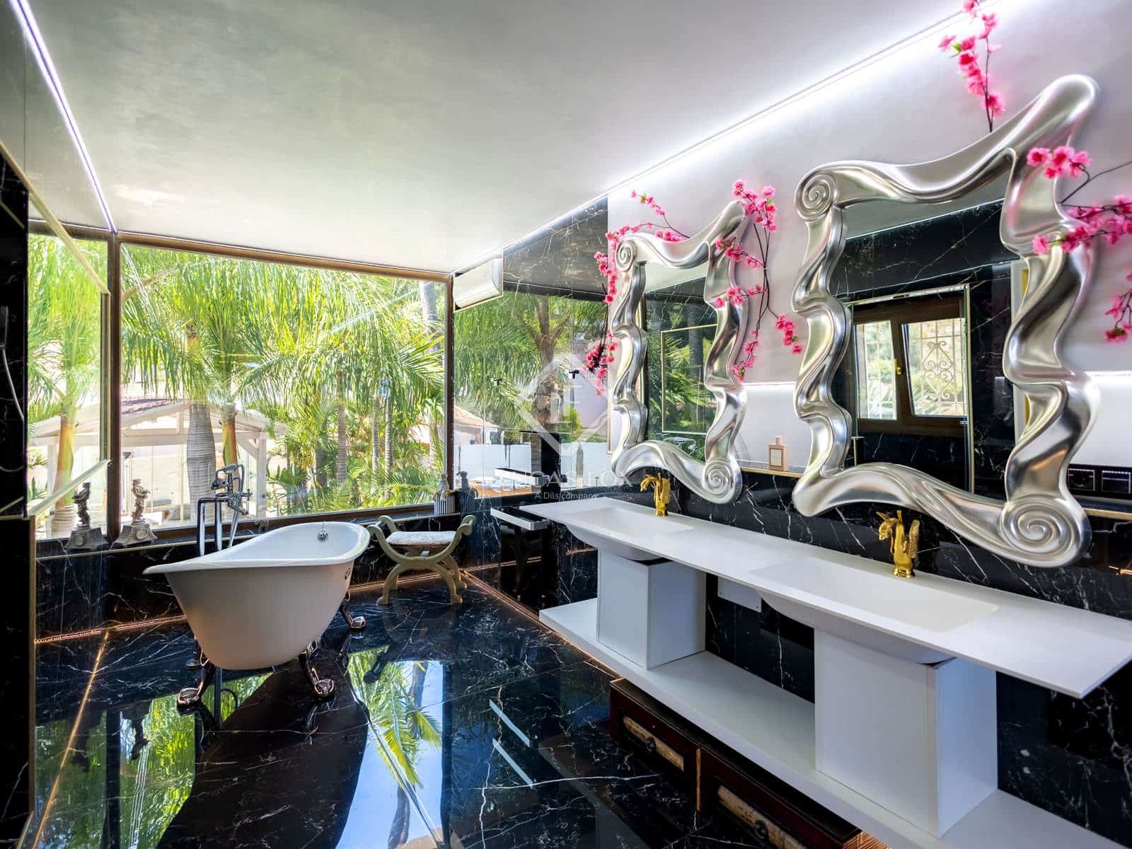 5 sypialnia Willa na sprzedaż w Salobrena z basenem garażem - 2 495 000 € (Ref: 9202881)