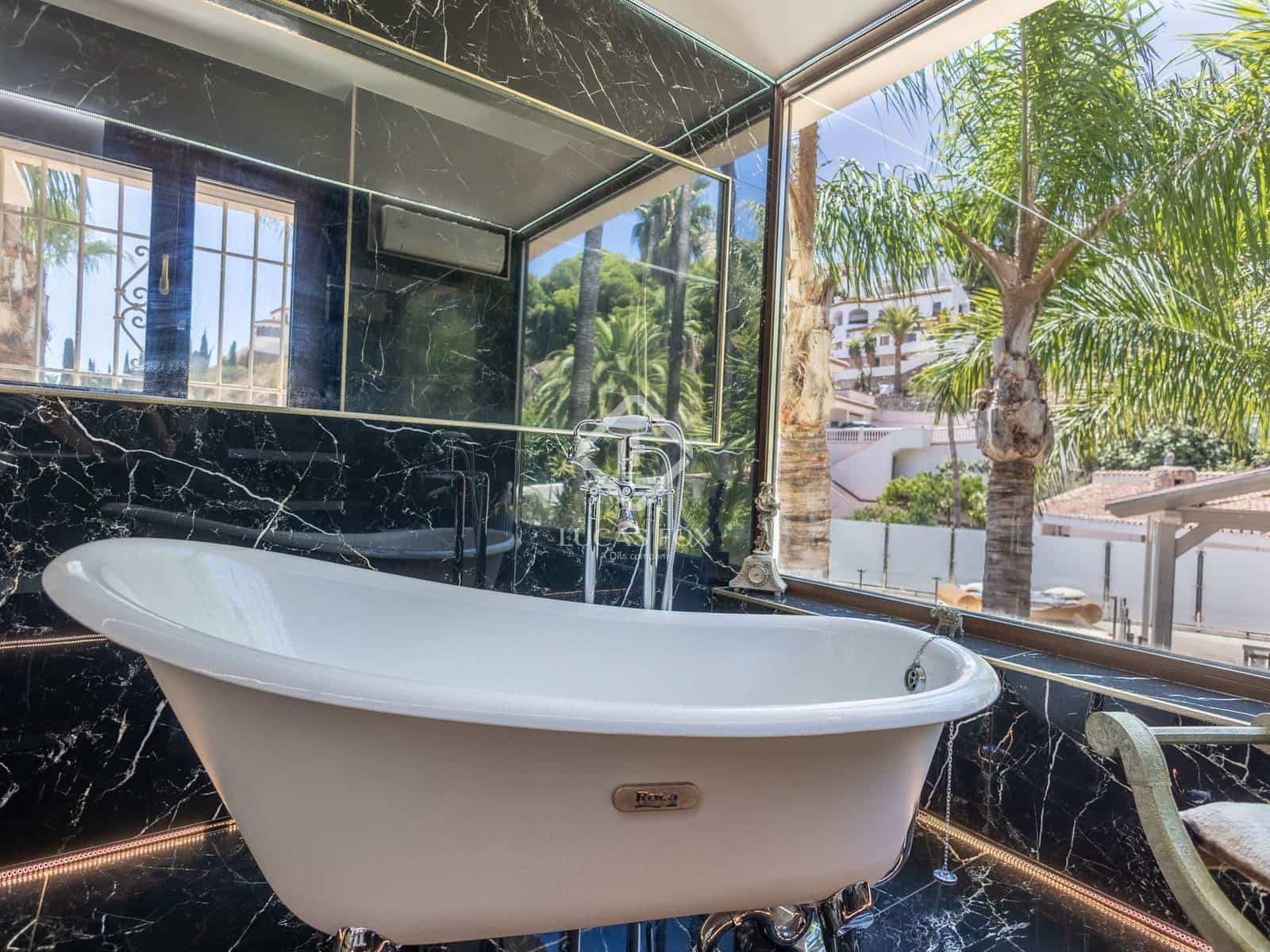 5 sypialnia Willa na sprzedaż w Salobrena z basenem garażem - 2 495 000 € (Ref: 9202881)