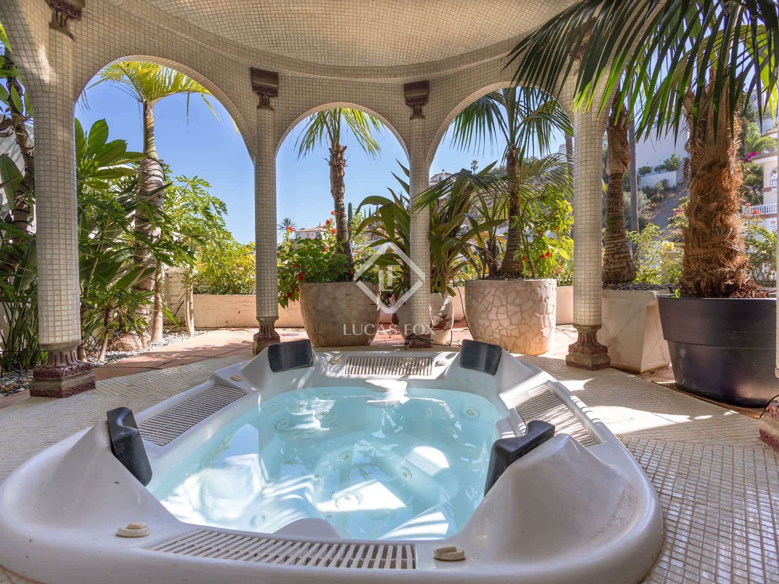 5 sypialnia Willa na sprzedaż w Salobrena z basenem garażem - 2 495 000 € (Ref: 9202881)