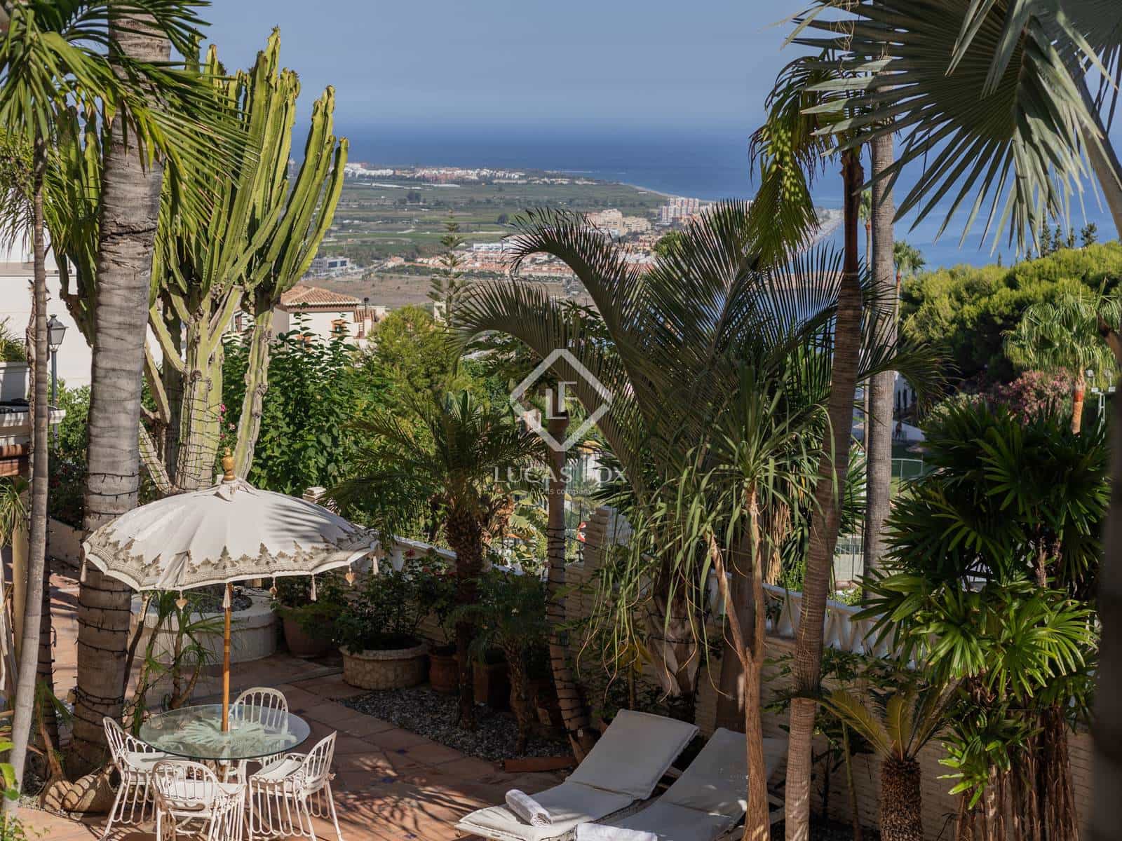 5 sypialnia Willa na sprzedaż w Salobrena z basenem garażem - 2 495 000 € (Ref: 9202881)