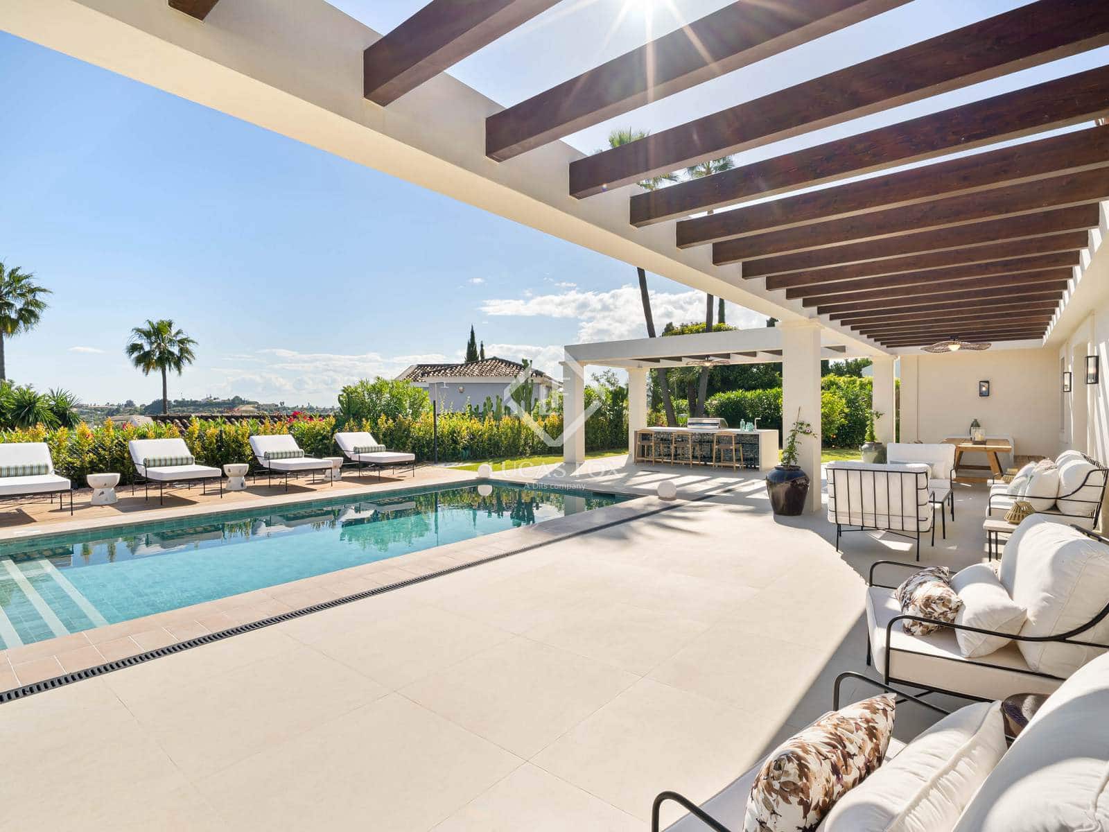 4 slaapkamer Villa te koop in Nueva Andalucia met zwembad garage - € 4.350.000 (Ref: 9203312)