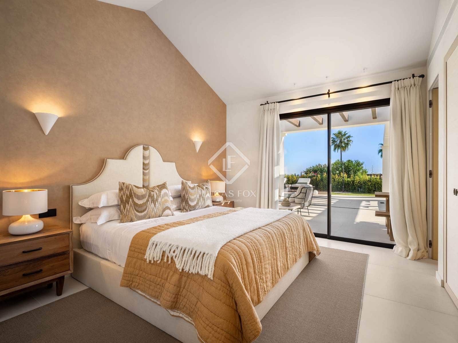 4 slaapkamer Villa te koop in Nueva Andalucia met zwembad garage - € 4.350.000 (Ref: 9203312)