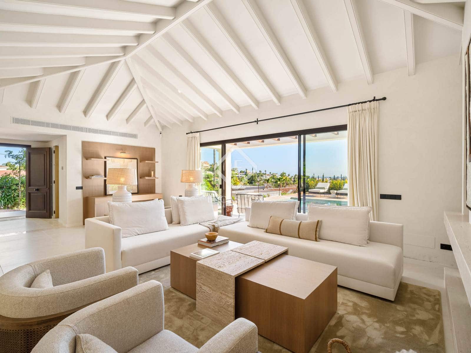 4 slaapkamer Villa te koop in Nueva Andalucia met zwembad garage - € 4.350.000 (Ref: 9203312)