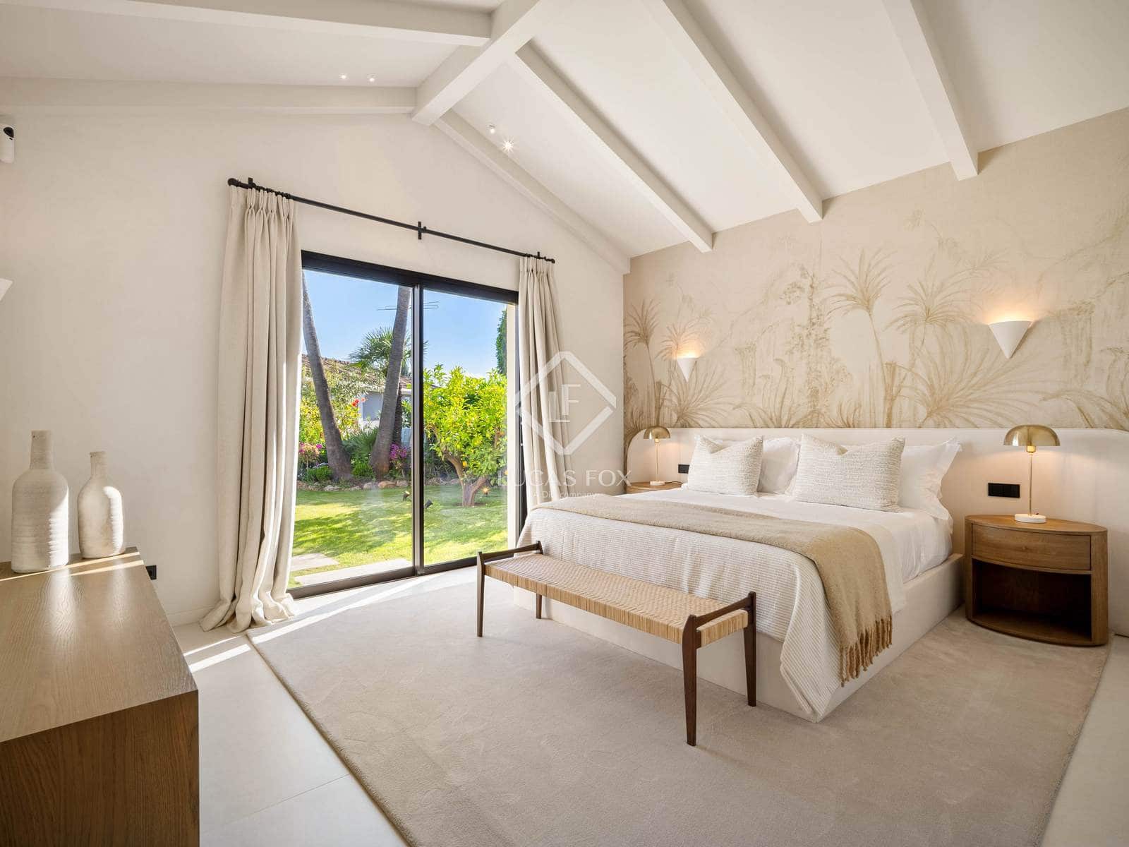 4 slaapkamer Villa te koop in Nueva Andalucia met zwembad garage - € 4.350.000 (Ref: 9203312)