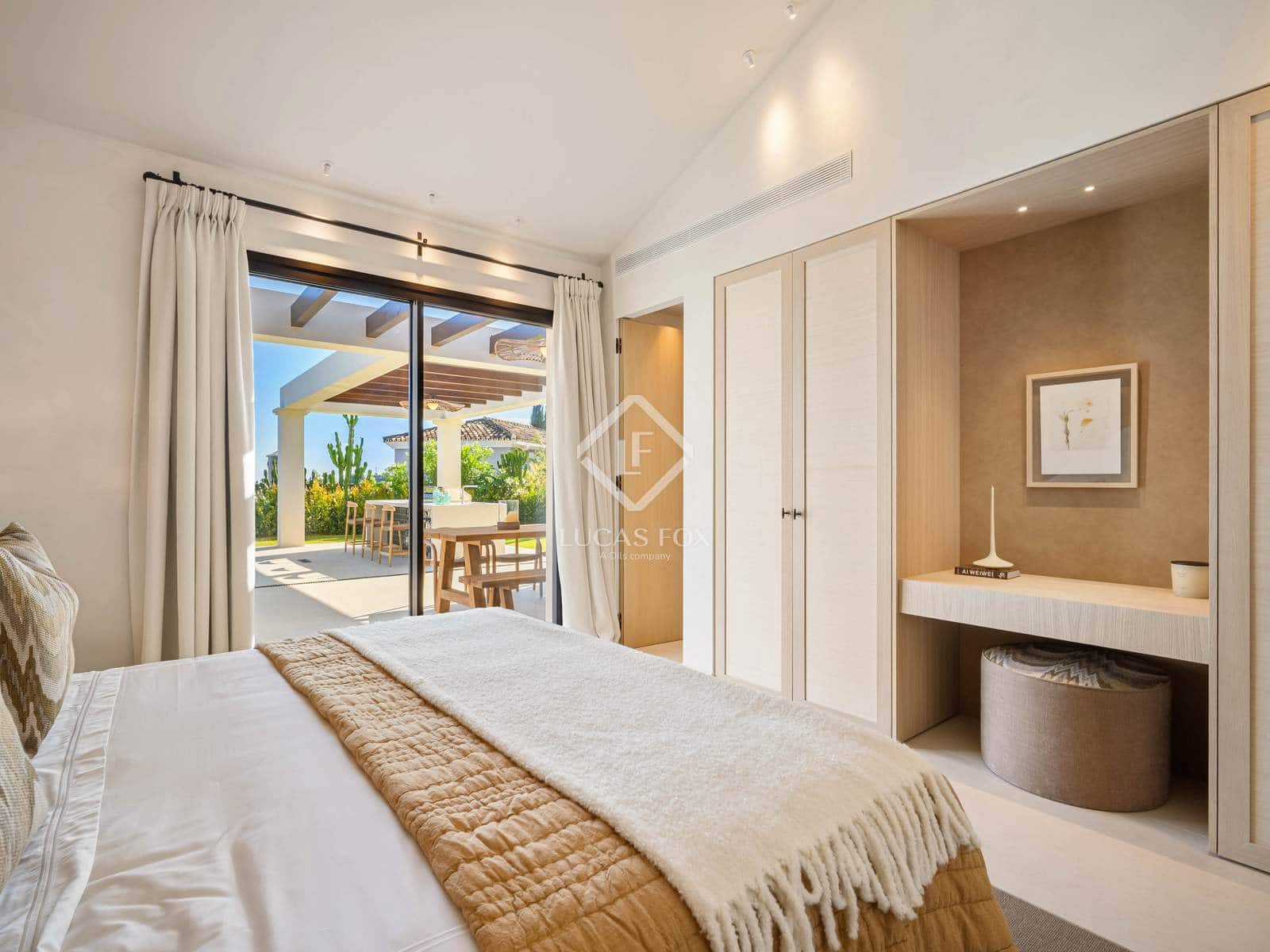 4 slaapkamer Villa te koop in Nueva Andalucia met zwembad garage - € 4.350.000 (Ref: 9203312)