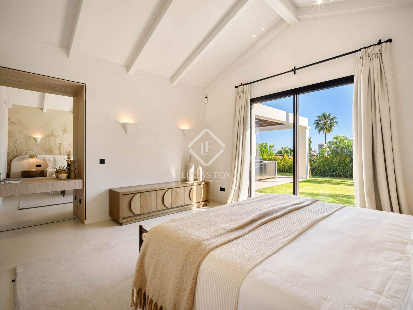 4 slaapkamer Villa te koop in Nueva Andalucia met zwembad garage - € 4.350.000 (Ref: 9203312)