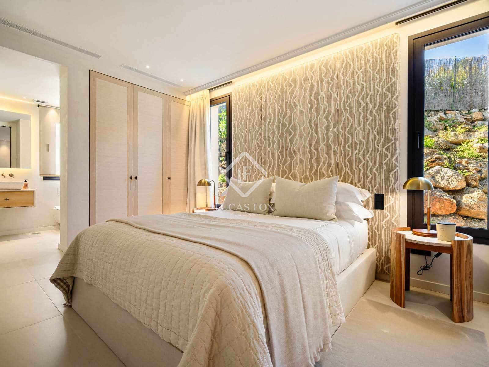 4 slaapkamer Villa te koop in Nueva Andalucia met zwembad garage - € 4.350.000 (Ref: 9203312)