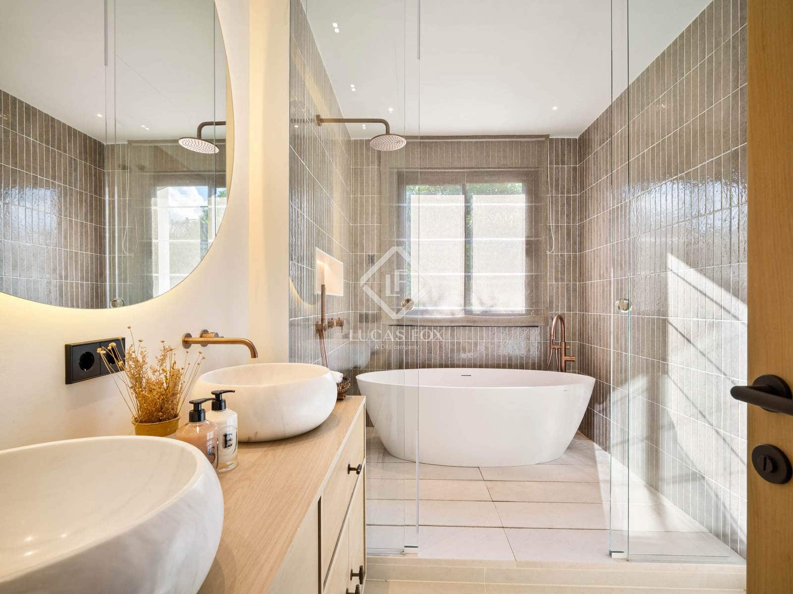 4 slaapkamer Villa te koop in Nueva Andalucia met zwembad garage - € 4.350.000 (Ref: 9203312)