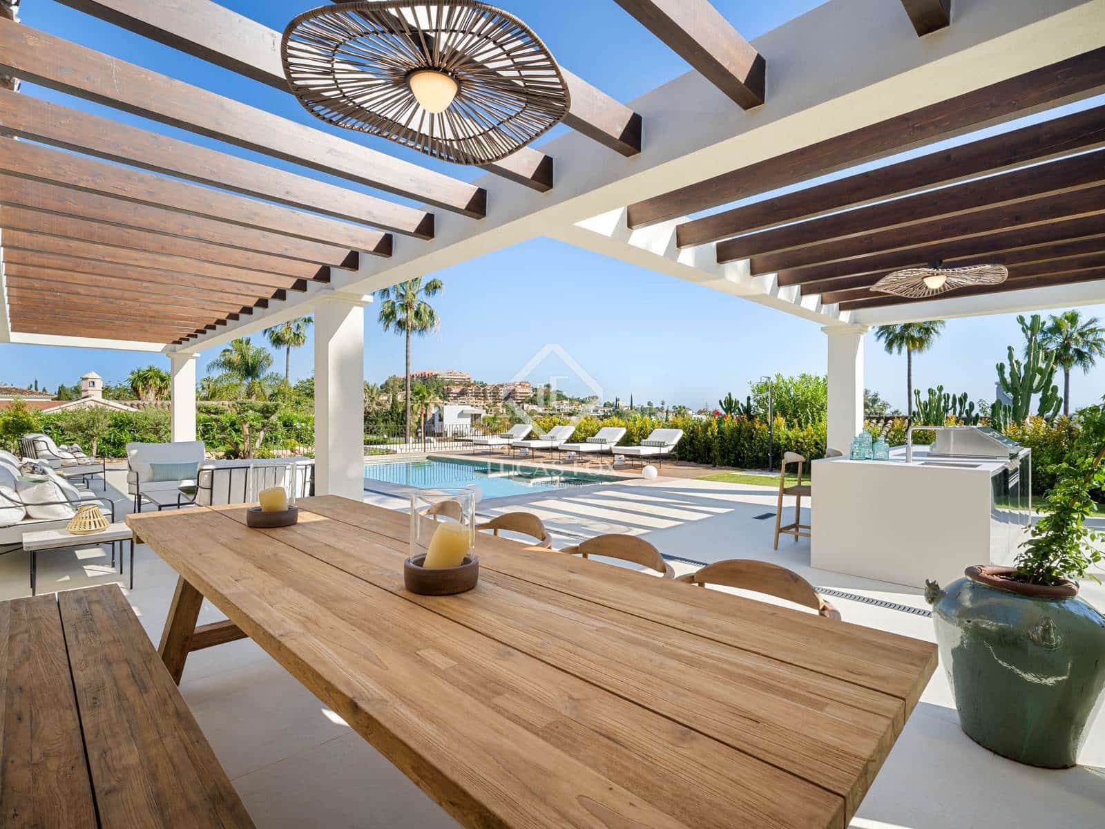 4 slaapkamer Villa te koop in Nueva Andalucia met zwembad garage - € 4.350.000 (Ref: 9203312)