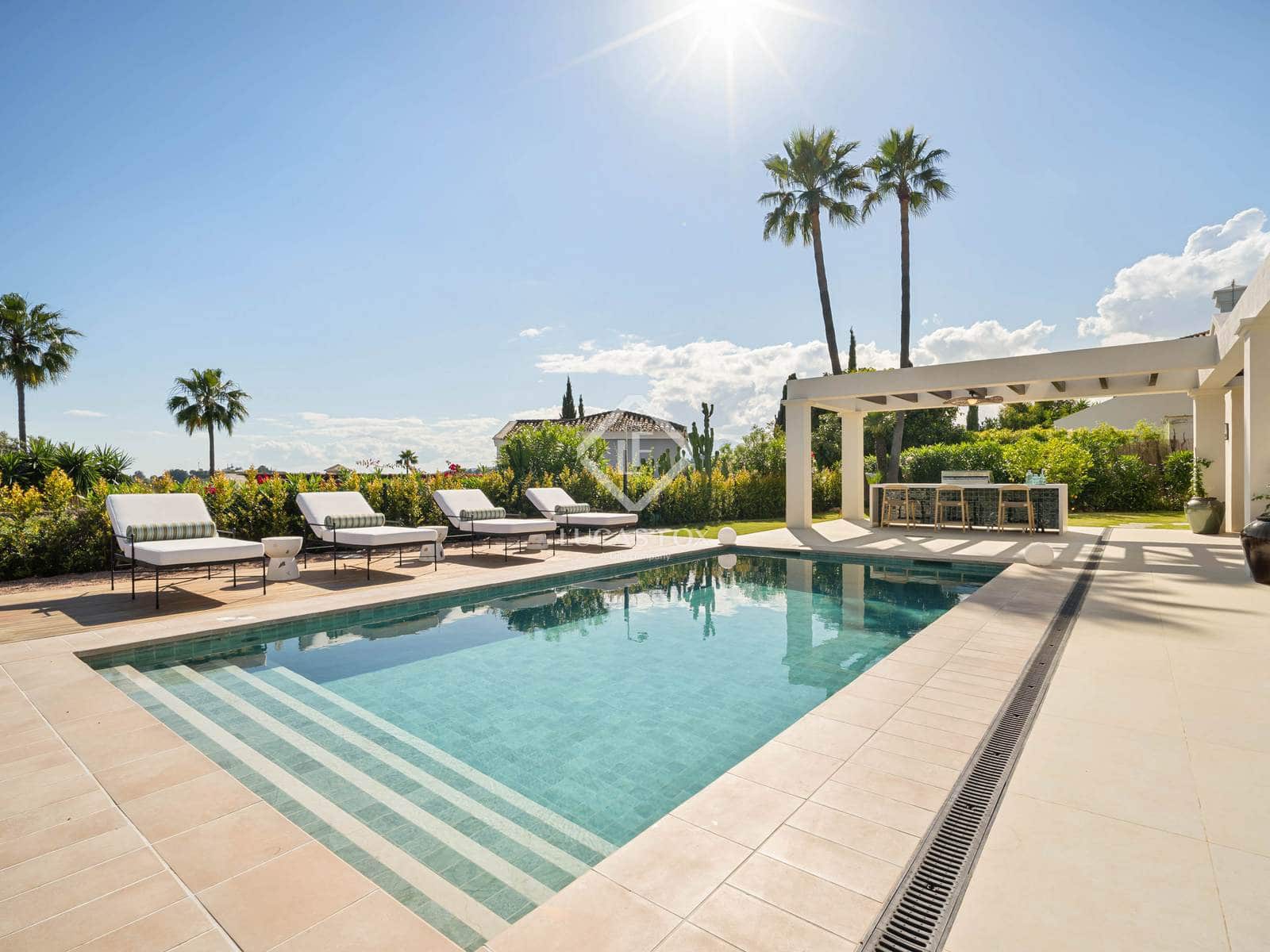 4 slaapkamer Villa te koop in Nueva Andalucia met zwembad garage - € 4.350.000 (Ref: 9203312)