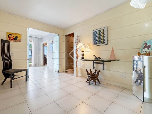 6 bedroom Apartment for sale in Salou with garage - € 880,000 (Ref: 9207489)