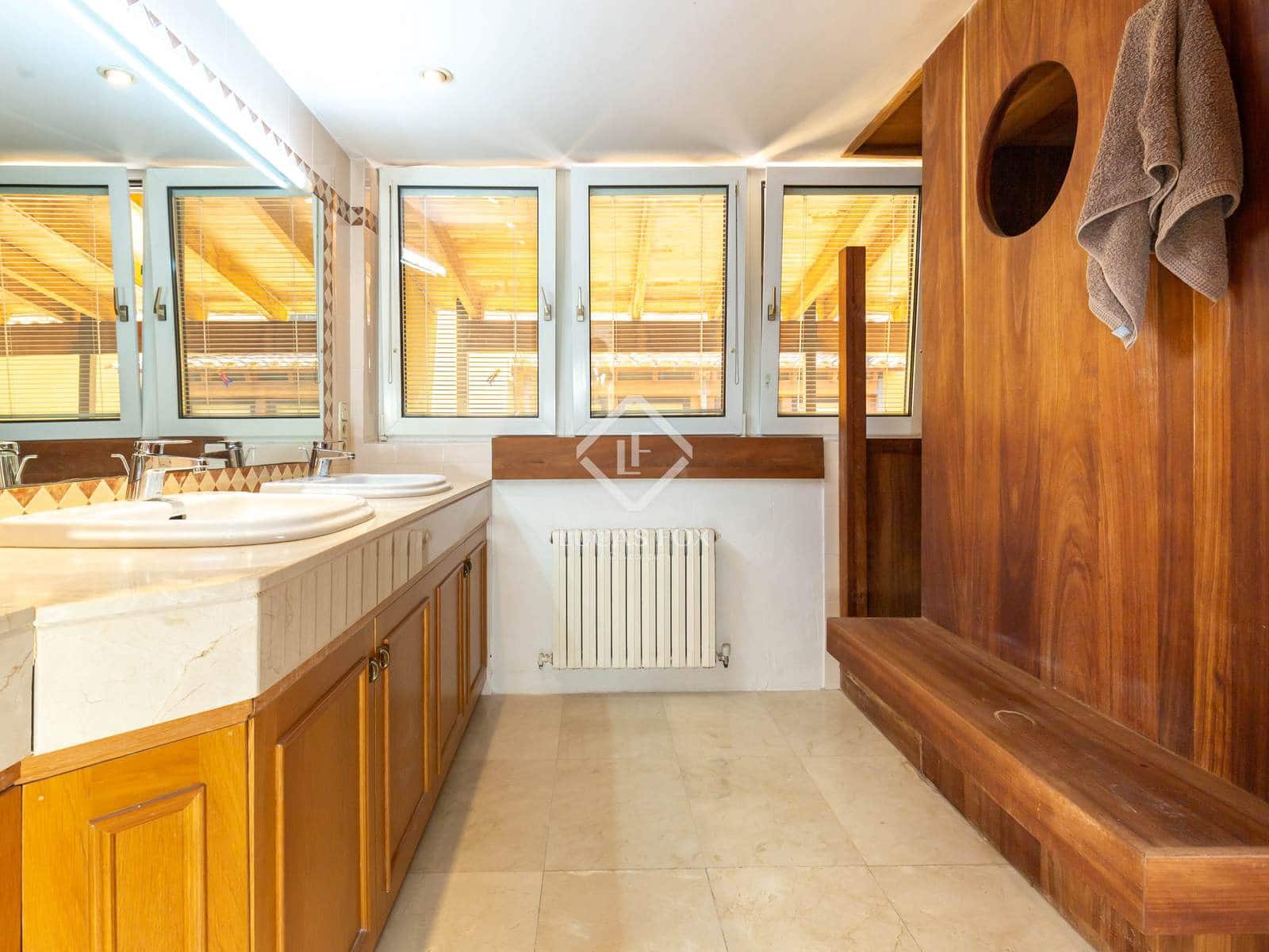 5 soveværelse Villa til salg i Esplugues de Llobregat med garage - € 2.200.000 (Ref: 9207491)