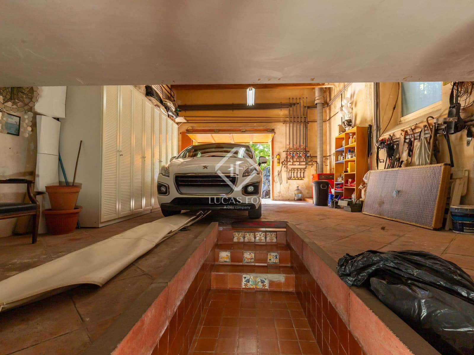 5 soveværelse Villa til salg i Esplugues de Llobregat med garage - € 2.200.000 (Ref: 9207491)