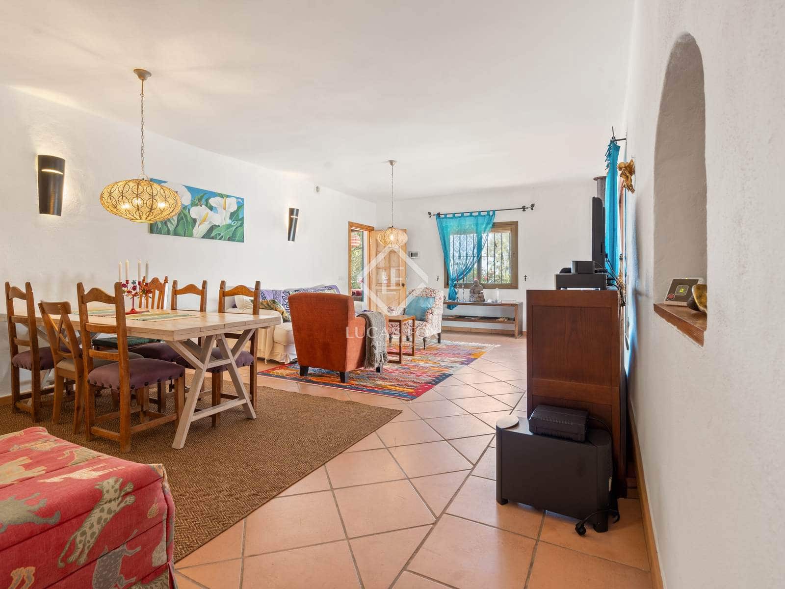 4 bedroom Villa for sale in Estepona with pool garage - € 996,000 (Ref: 9211403)