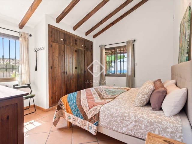 4 soverom Villa til salgs i Estepona med svømmebasseng garasje - € 996 000 (Ref: 9211403)