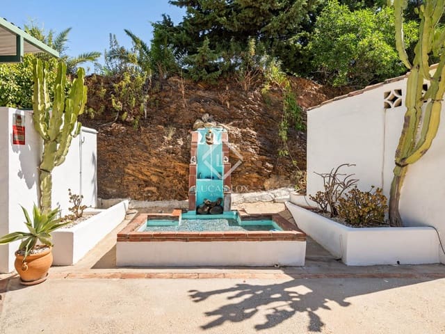 4 soverom Villa til salgs i Estepona med svømmebasseng garasje - € 996 000 (Ref: 9211403)