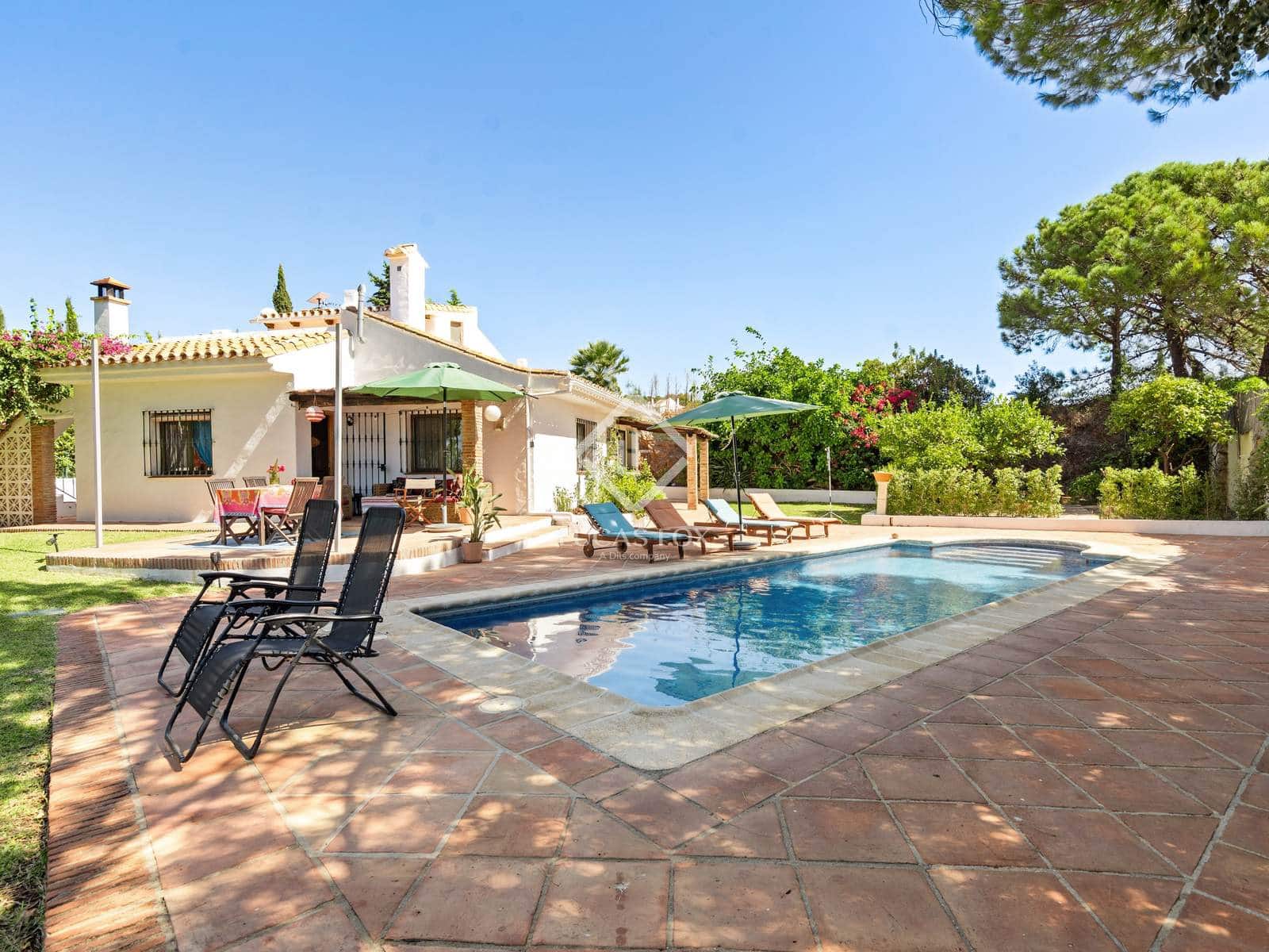 4 bedroom Villa for sale in Estepona with pool garage - € 996,000 (Ref: 9211403)