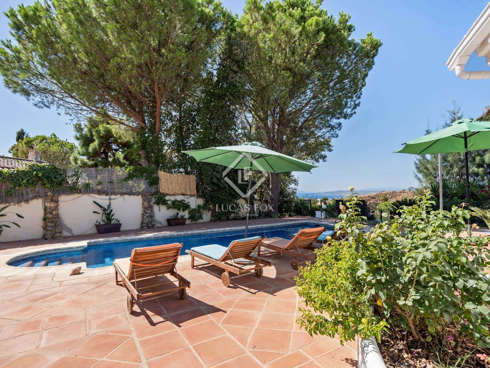 4 bedroom Villa for sale in Estepona with pool garage - € 996,000 (Ref: 9211403)