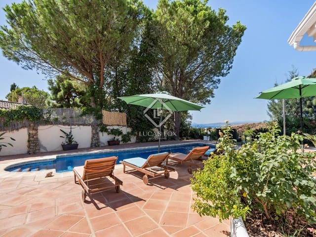 4 soverom Villa til salgs i Estepona med svømmebasseng garasje - € 996 000 (Ref: 9211403)