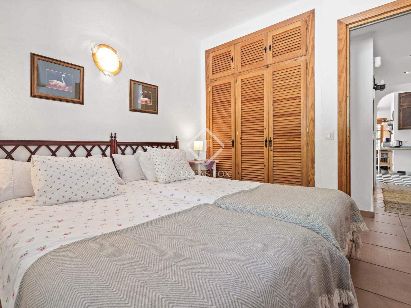 4 bedroom Villa for sale in Estepona with pool garage - € 996,000 (Ref: 9211403)