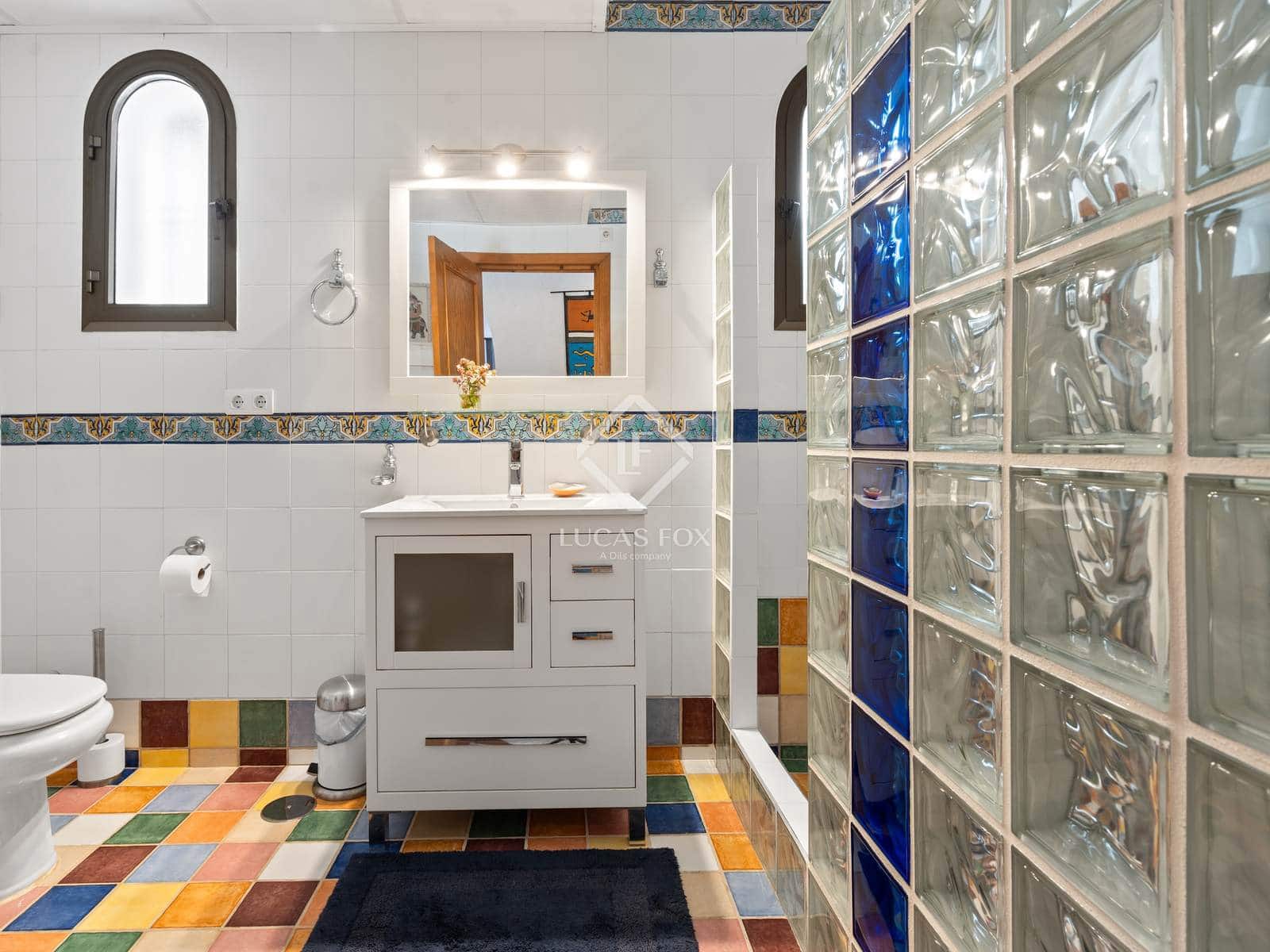 4 bedroom Villa for sale in Estepona with pool garage - € 996,000 (Ref: 9211403)