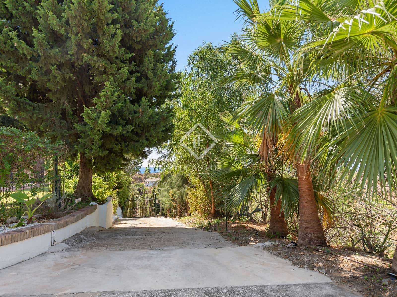 4 bedroom Villa for sale in Estepona with pool garage - € 996,000 (Ref: 9211403)