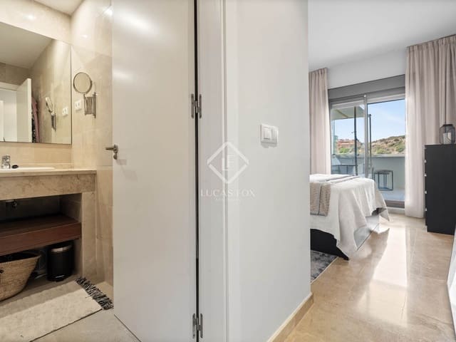 Apartamento de 2 habitaciones en Sotogrande, San Roque en venta con piscina garaje - 389.000 € (Ref: 9211404)