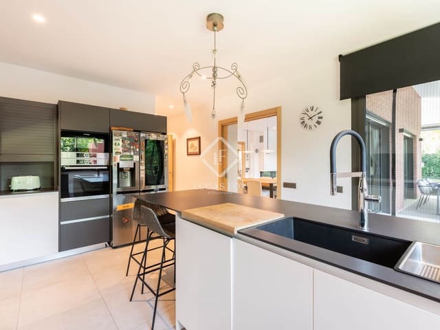 5 slaapkamer Villa te koop in Valldoreix, Sant Cugat del Vallès met garage - € 1.950.000 (Ref: 9211406)