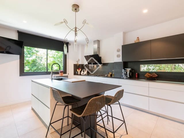 5 slaapkamer Villa te koop in Valldoreix, Sant Cugat del Vallès met garage - € 1.950.000 (Ref: 9211406)