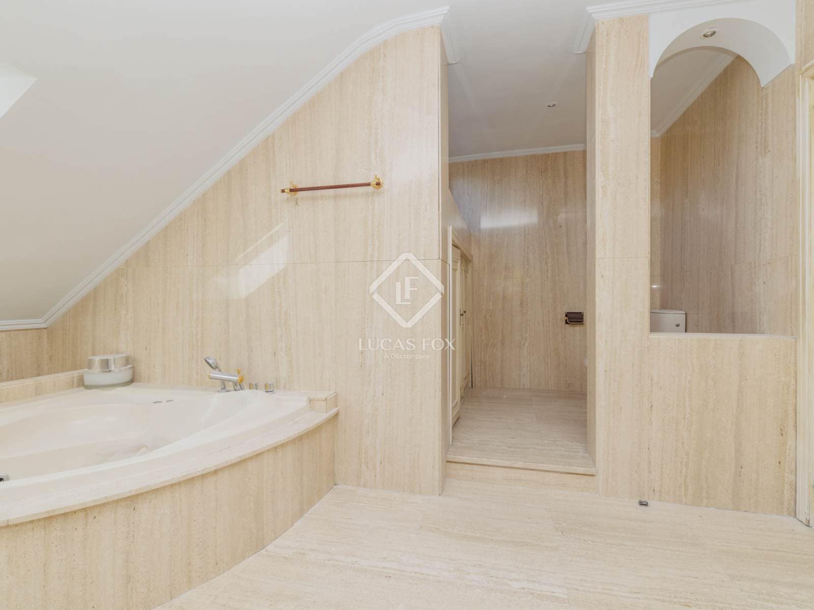 6 sypialnia Willa do wynajęcia w Las Rozas de Madrid z garażem - 4 500 € (Ref: 9215789)