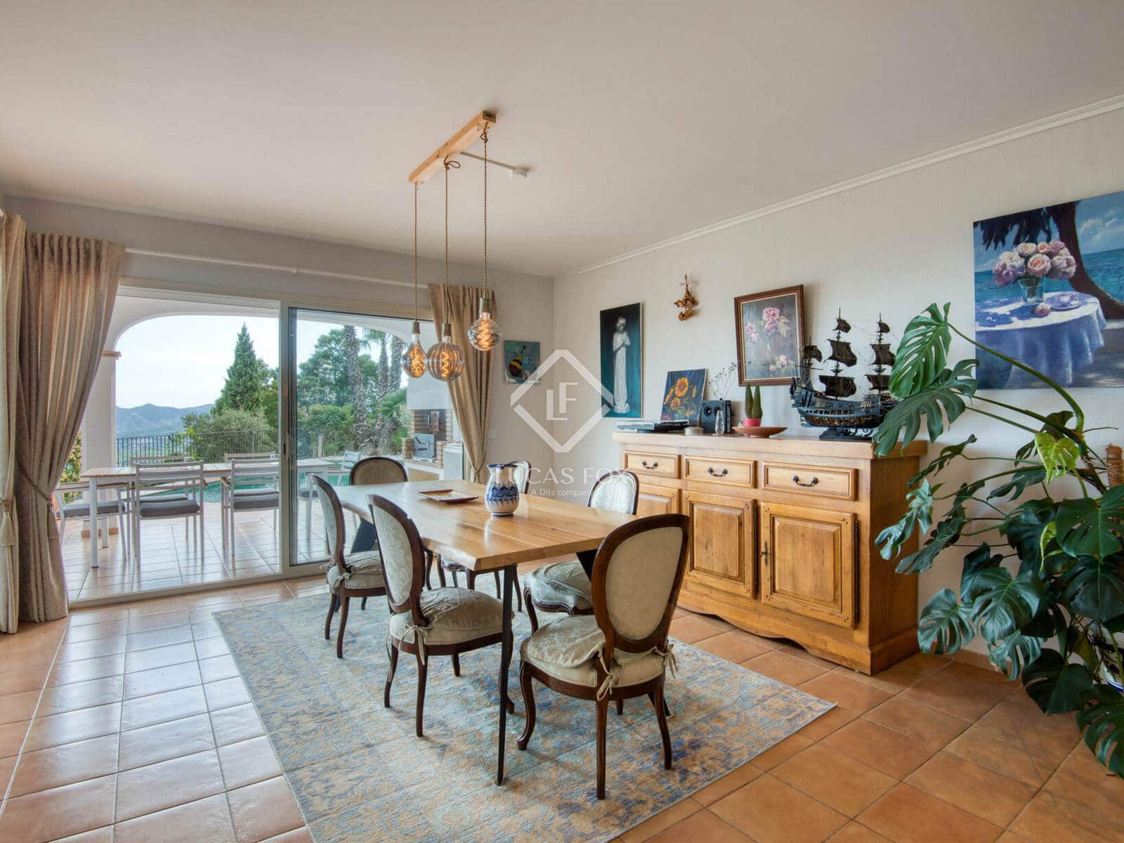 5 slaapkamer Villa te koop in Platja d'Aro met zwembad garage - € 1.050.000 (Ref: 9216373)