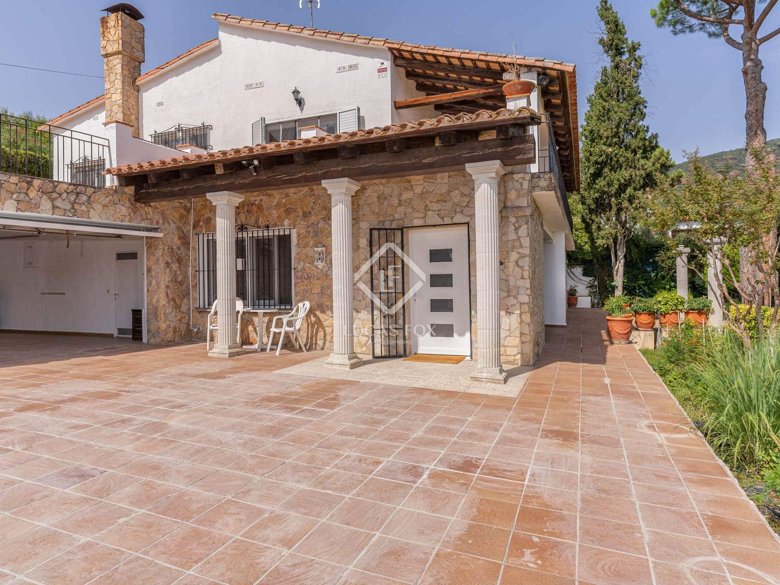 5 slaapkamer Villa te koop in Santa Cristina d'Aro met zwembad garage - € 895.000 (Ref: 9216374)