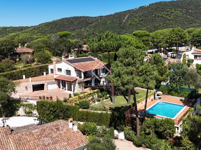 5 bedroom Villa for sale in Santa Cristina d'Aro with pool garage - € 895,000 (Ref: 9216374)