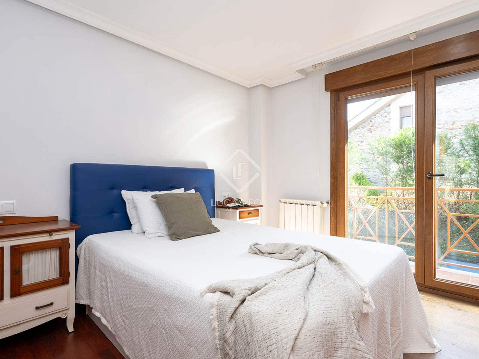 4 soveværelse Villa til salg i Pontevedra by med garage - € 420.000 (Ref: 9223582)