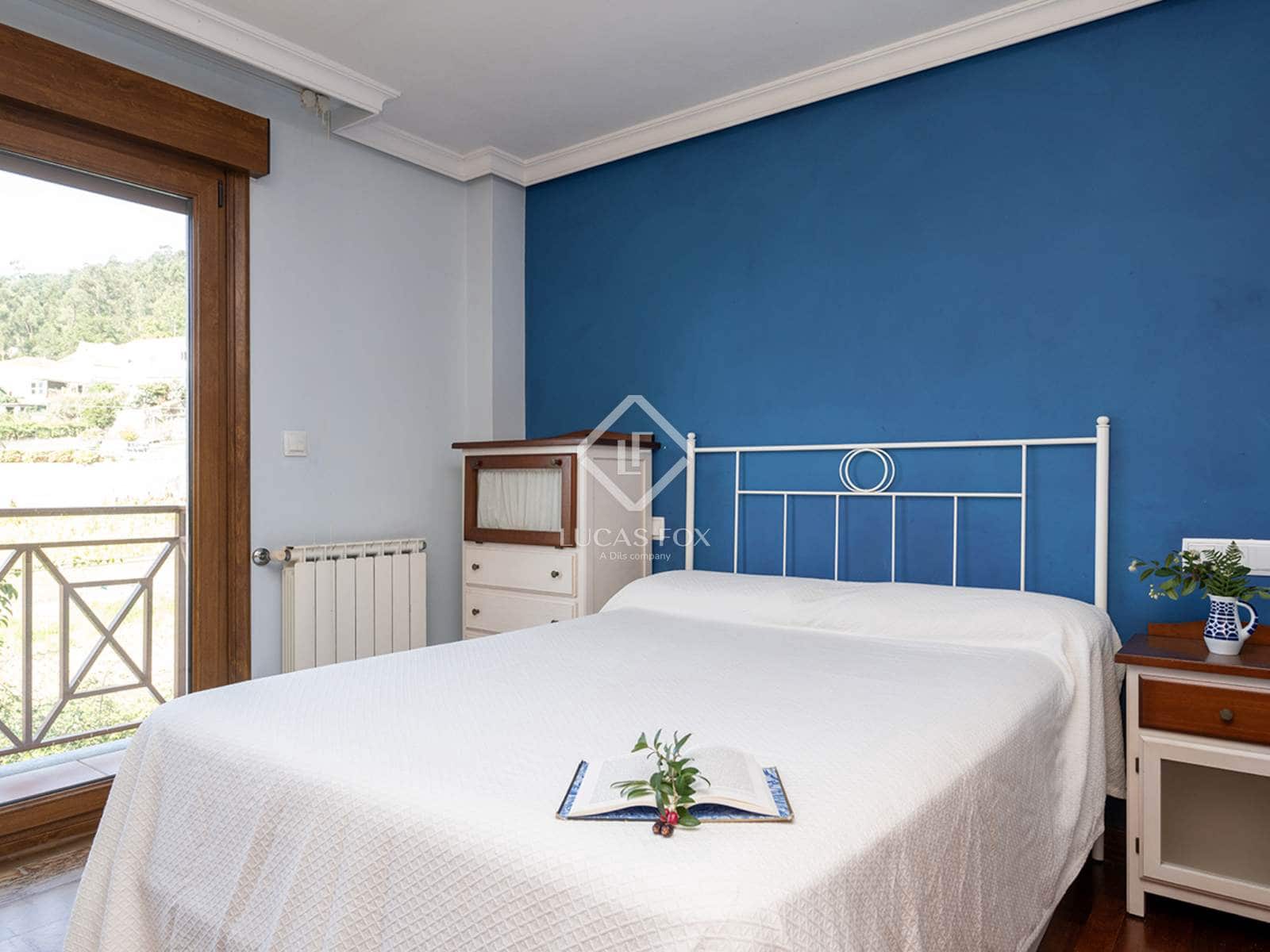 4 soveværelse Villa til salg i Pontevedra by med garage - € 420.000 (Ref: 9223582)